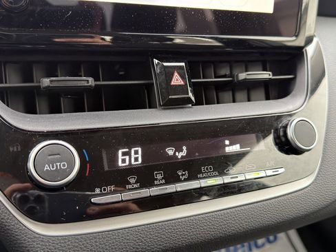 Used 2025 Toyota Corolla LE image 40