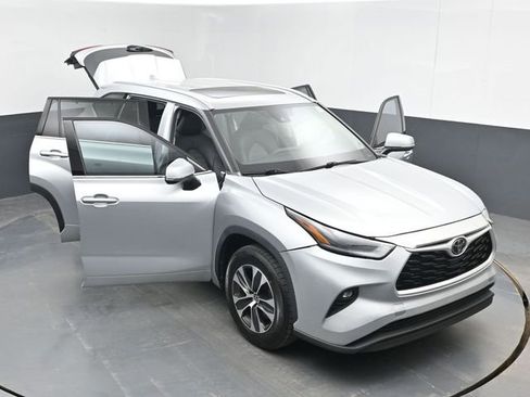 Used 2021 Toyota Highlander XLE FWD image 54