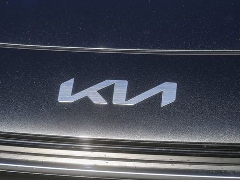 Used 2023 Kia Niro EX Touring image 7