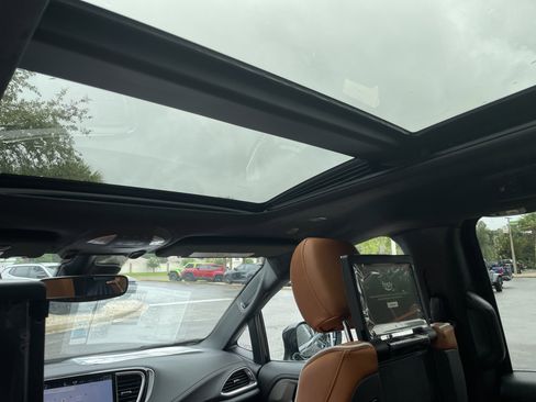 New 2026 Chrysler Pacifica Pinnacle image 41