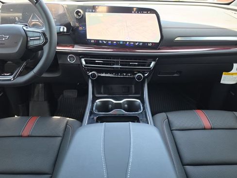 New 2026 Chevrolet Traverse RS w/ LPO, Floor Liner Package FWD image 17