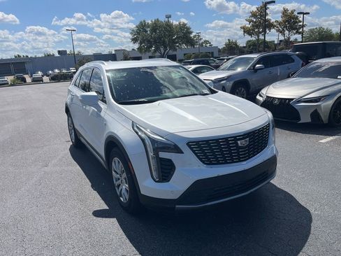 Used 2022 Cadillac XT4 Premium Luxury w/ Enhanced Visibility Package FWD image 16