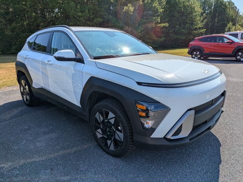 Used 2025 Hyundai Kona SEL AWD/4WD image 1