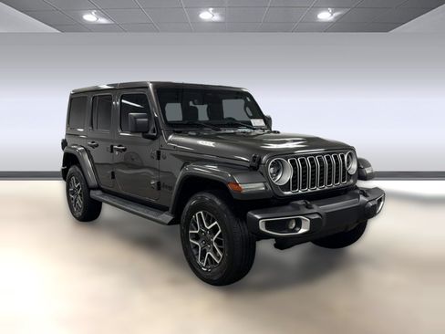 Used 2025 Jeep Wrangler Unlimited Sahara AWD/4WD image 6