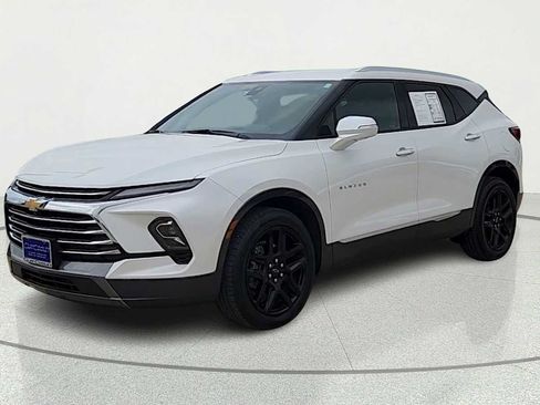 Used 2023 Chevrolet Blazer Premier w/ Driver Confidence II Package FWD image 3