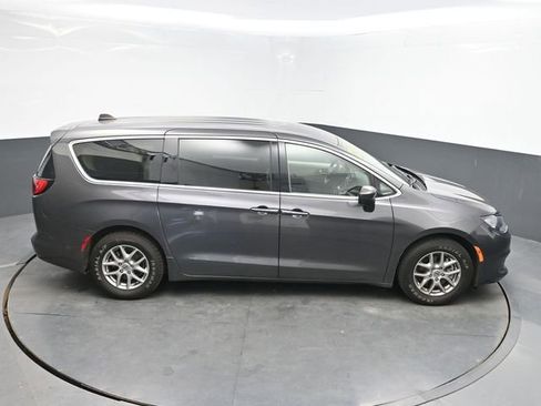 Used 2023 Chrysler Voyager LX image 30