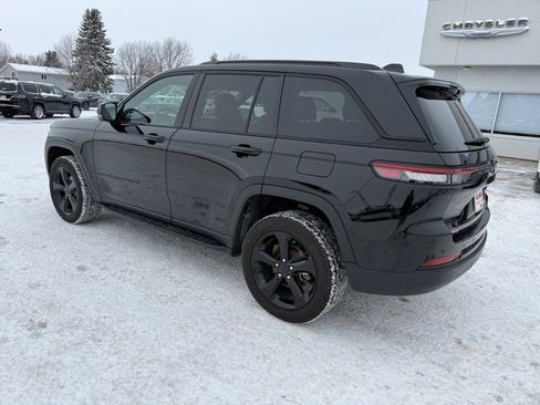Used 2024 Jeep Grand Cherokee Limited w/ Black Appearance Package image 6
