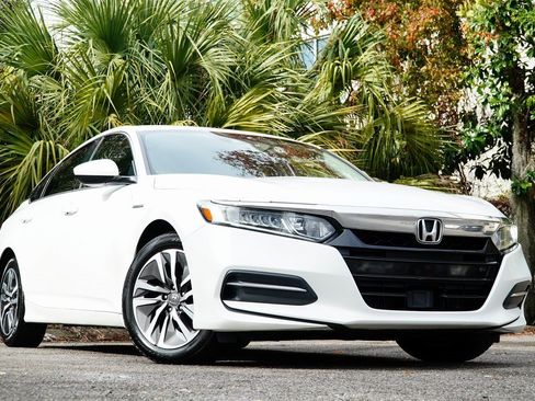 Used 2018 Honda Accord Hybrid image 2