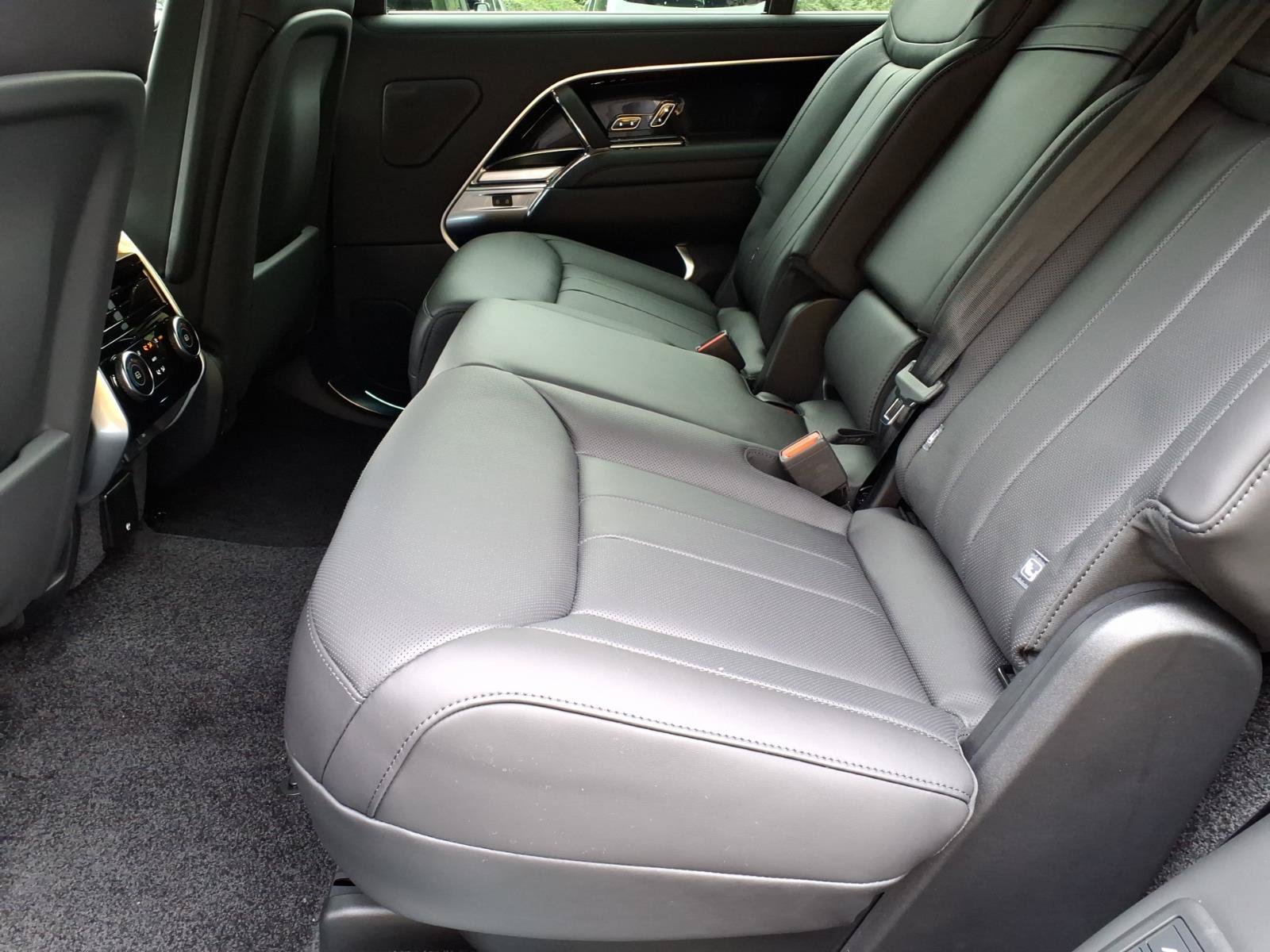 New 2027 Land Rover Range Rover Long Wheelbase SE AWD/4WD image 5