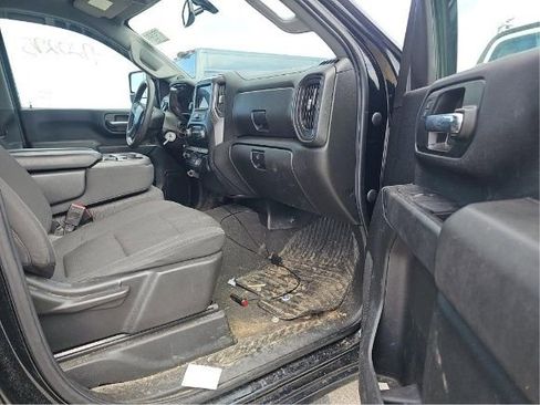 Used 2021 Chevrolet Silverado 2500 Custom w/ Custom Value Package AWD/4WD image 5