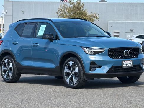 Used 2024 Volvo XC40 B5 Plus AWD/4WD image 5