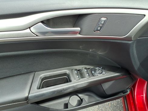Used 2020 Ford Fusion SE AWD/4WD image 12