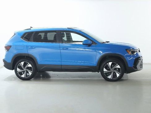 Used 2025 Volkswagen Taos SE image 11