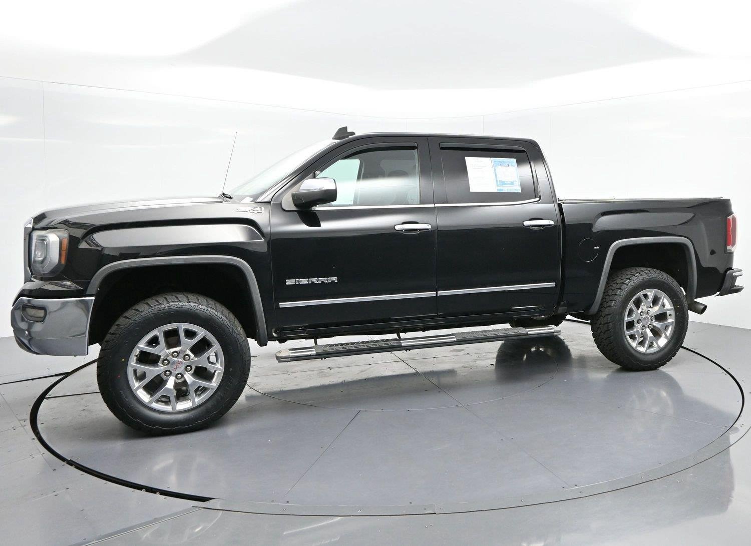 Used 2017 GMC Sierra 1500 SLT w/ Enhanced Driver Alert Package AWD/4WD image 4