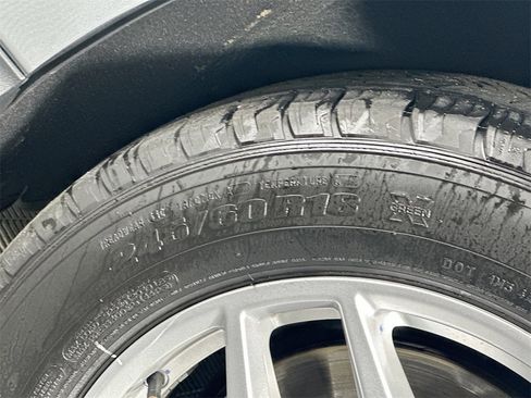 Used 2024 Ford Edge SEL image 32