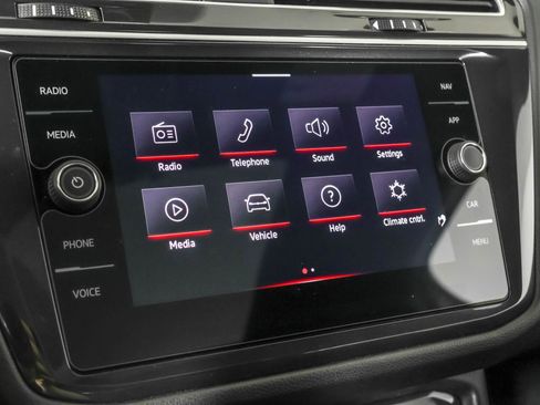 Used 2024 Volkswagen Tiguan SEL R-Line image 32