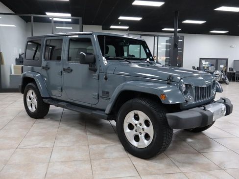 Used 2015 Jeep Wrangler Unlimited Sahara w/ Connectivity Group AWD/4WD image 7