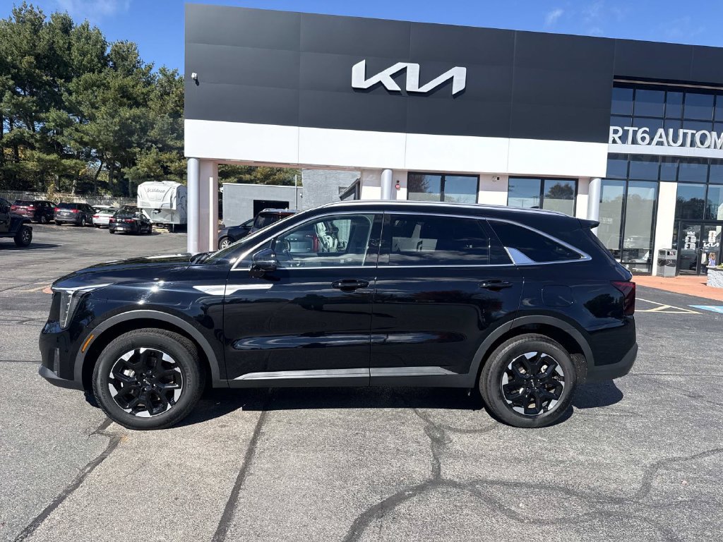 Used 2025 Kia Sorento S AWD/4WD image 2