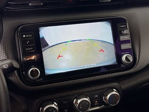 Used 2023 Nissan Kicks SV w/ Interior Electronics Package FWD image 12