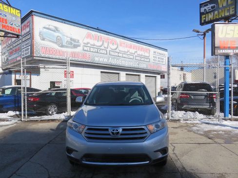 Used 2012 Toyota Highlander Base 4dr SUV (2.7L l4) image 6