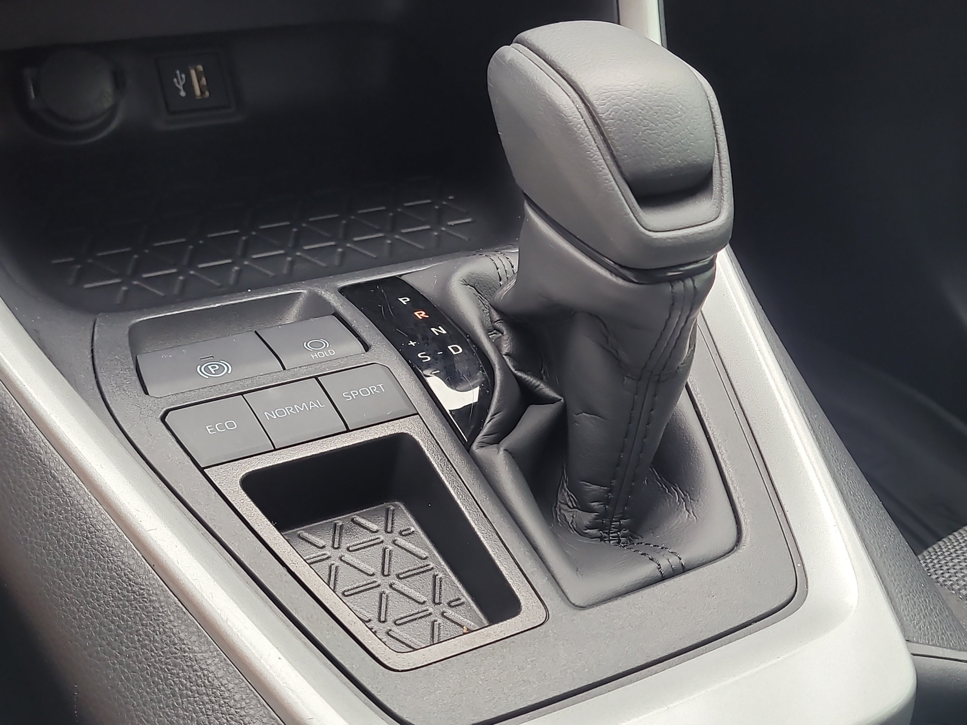 Certified 2025 Toyota RAV4 LE FWD image 25