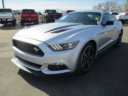 Used 2017 Ford Mustang GT Premium w/ Equipment Group 401A image 9