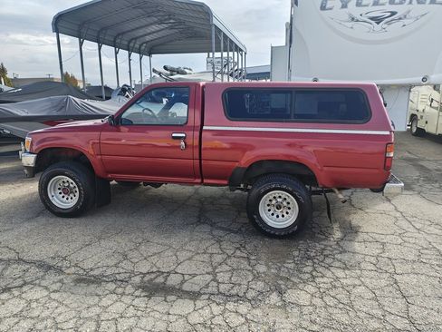 Used 1993 Toyota Pickup Deluxe image 3