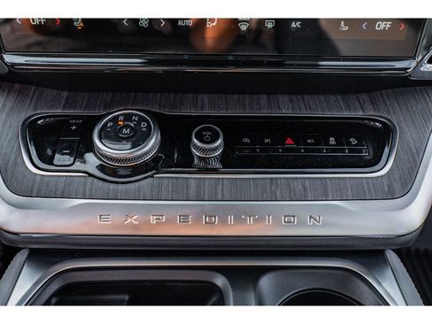 New 2025 Ford Expedition Platinum w/ Platinum Ultimate Package AWD/4WD image 17