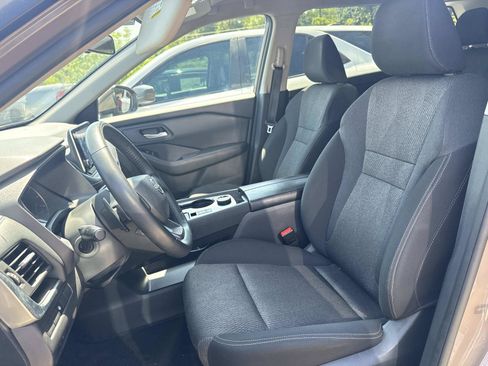 Used 2025 Nissan Rogue SV AWD/4WD image 3
