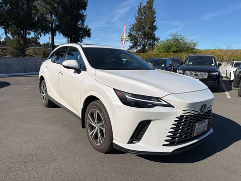 Used 2023 Lexus RX 350 Premium image 2
