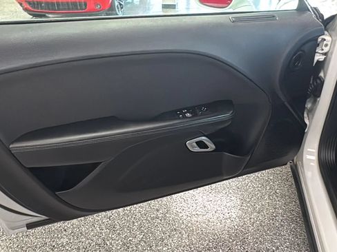Used 2019 Dodge Challenger R/T w/ Driver Convenience Group RWD image 21
