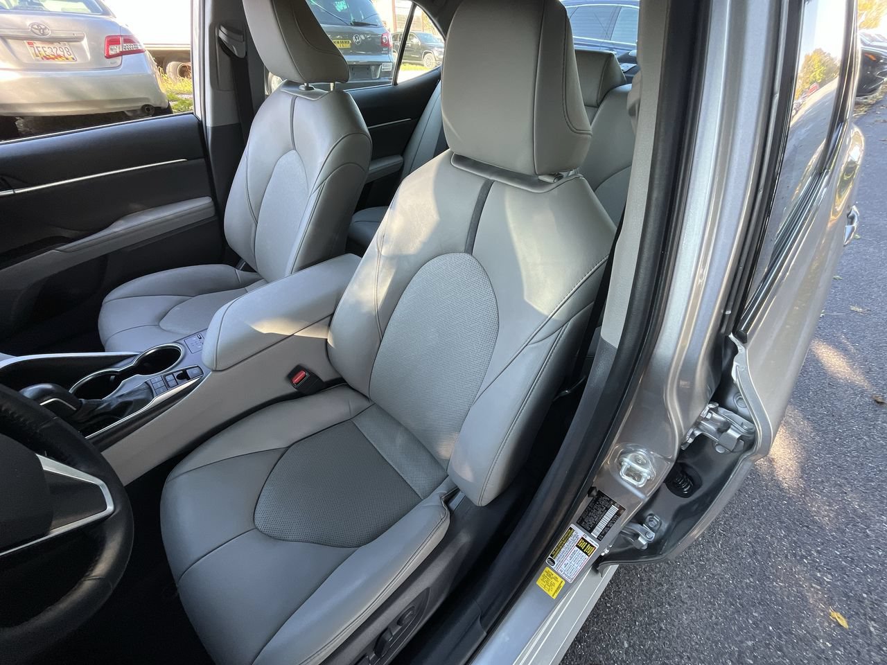 Used 2021 Toyota Camry XLE w/ Cold Weather Package FWD image 5