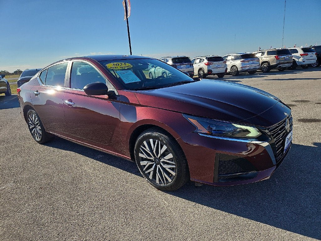 Used 2025 Nissan Altima 2.5 SV FWD image 10