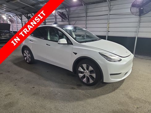 Used 2022 Tesla Model Y Long Range AWD/4WD image 3