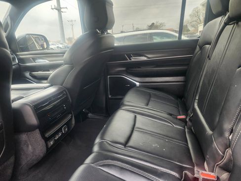 Used 2024 Jeep Wagoneer Series II w/ Flexible Seating Group image 8