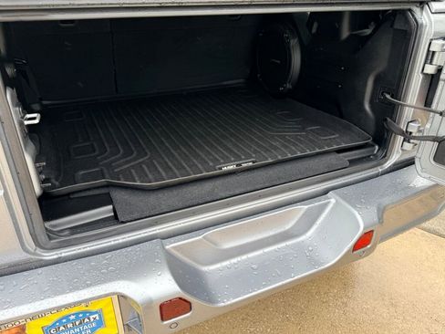 Used 2021 Jeep Wrangler Unlimited Sahara image 13