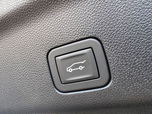 New 2025 Chevrolet Suburban Premier image 8