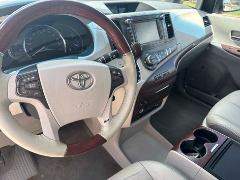 Used 2013 Toyota Sienna Limited w/ Premium Pkg AWD/4WD image 32