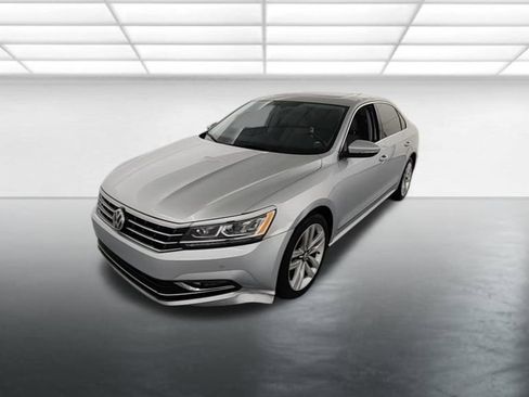 Used 2017 Volkswagen Passat 1.8T SE FWD image 2