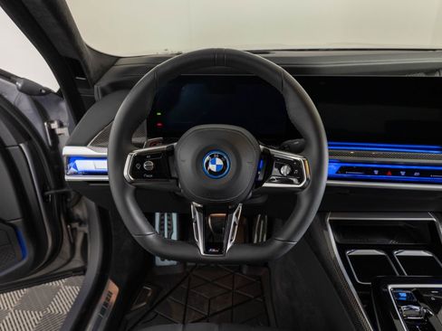 Used 2023 BMW i7 xDrive60 AWD/4WD image 32
