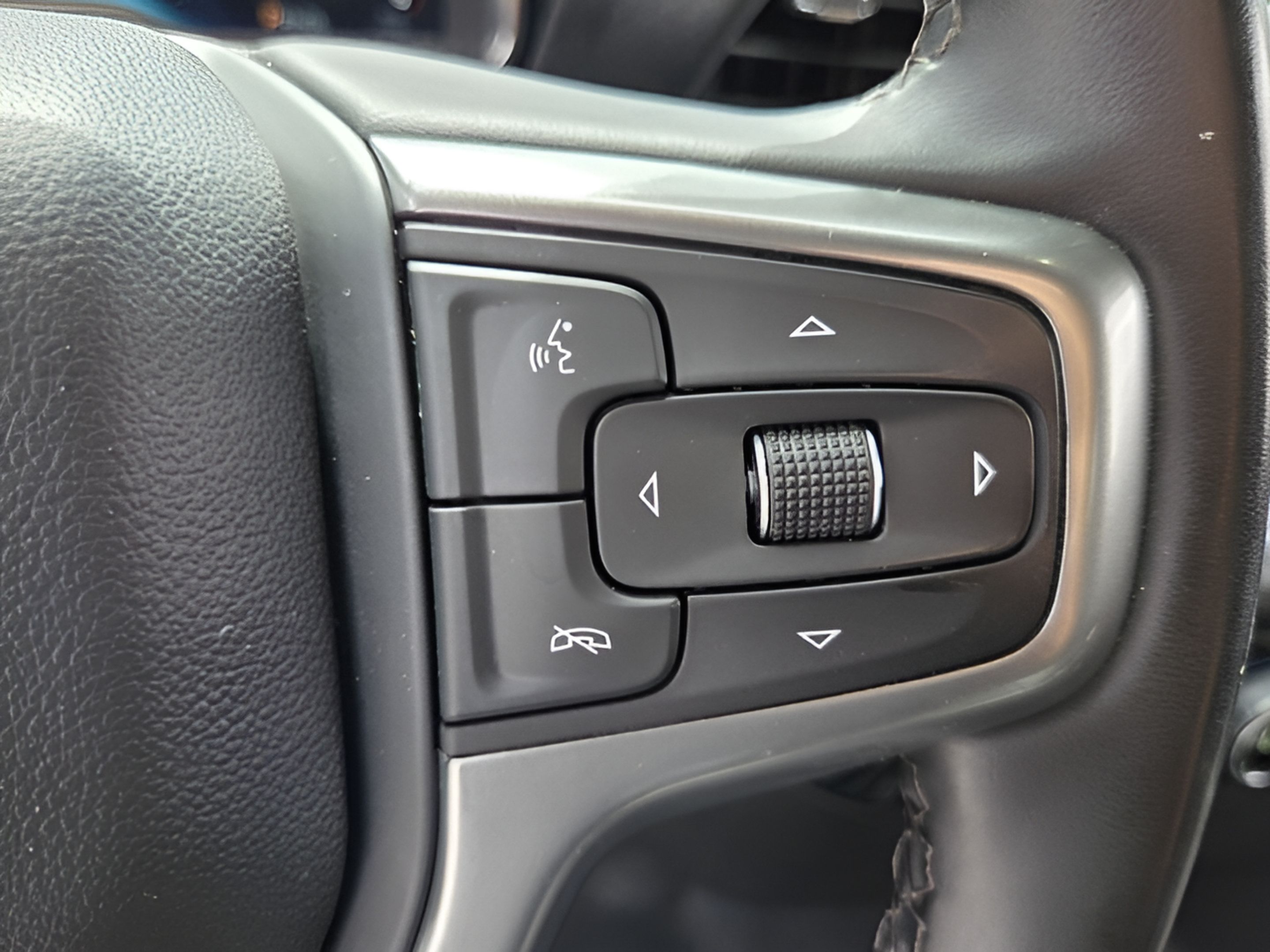 Certified 2025 Chevrolet Silverado 1500 LT RWD image 24