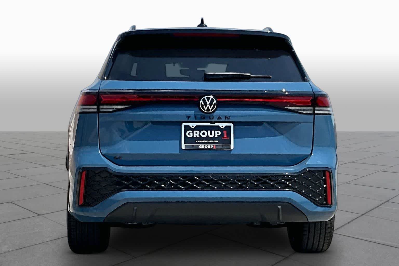 New 2026 Volkswagen Tiguan SE R-Line FWD image 4
