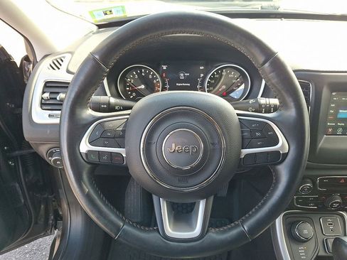 Used 2020 Jeep Compass Latitude w/ Popular Equipment Group AWD/4WD image 19