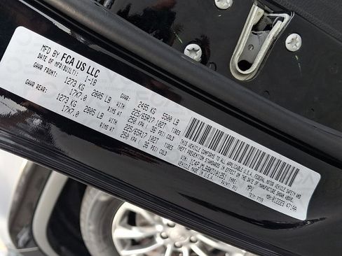 Used 2019 Jeep Cherokee Latitude Plus w/ Comfort/Convenience Group image 28