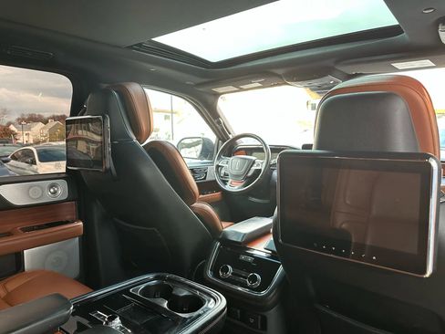 Used 2019 Lincoln Navigator Reserve w/ Cargo Package image 16
