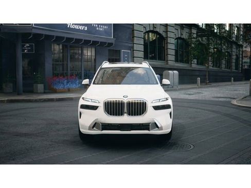 Used 2026 BMW X7 xDrive40i w/ Climate Comfort Package image 3