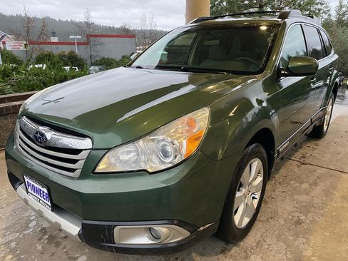 Used 2011 Subaru Outback 2.5i Premium AWD/4WD image 3
