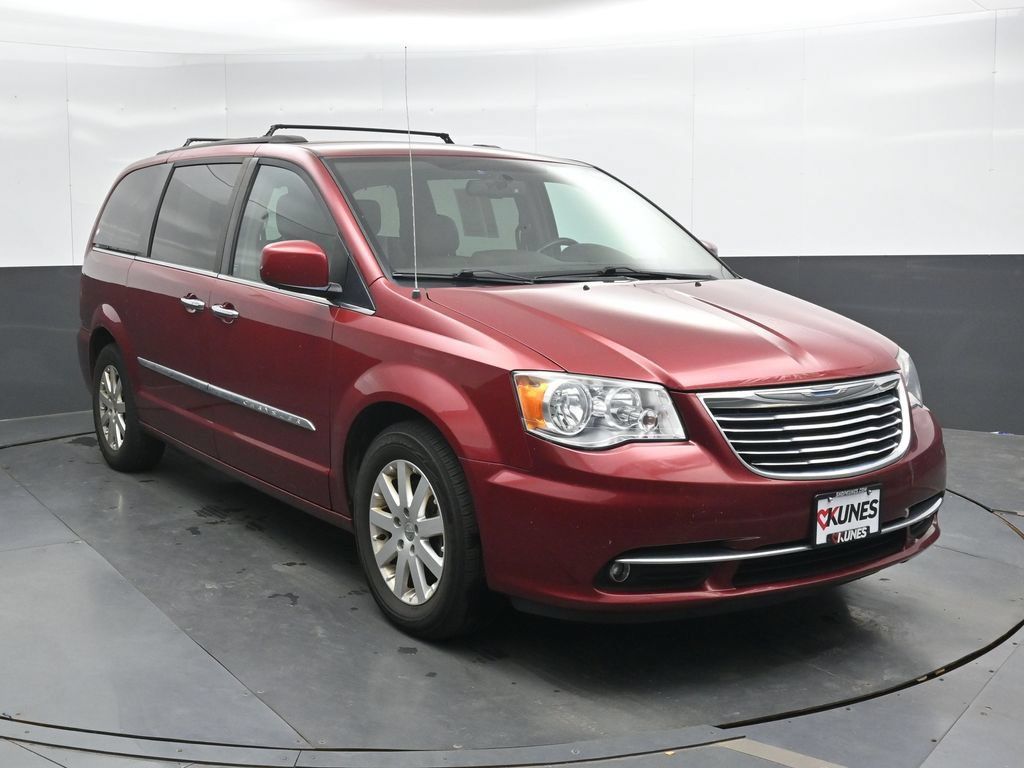 Used 2016 Chrysler Town & Country Touring w/ Driver Convenience Group FWD image 5