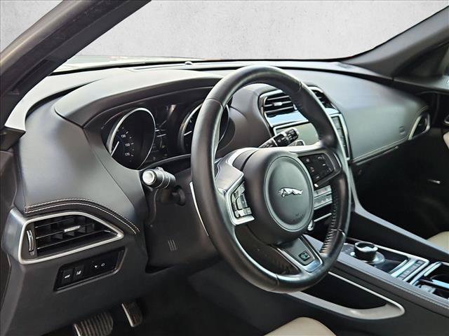 Used 2018 Jaguar F-PACE R-Sport AWD/4WD image 9