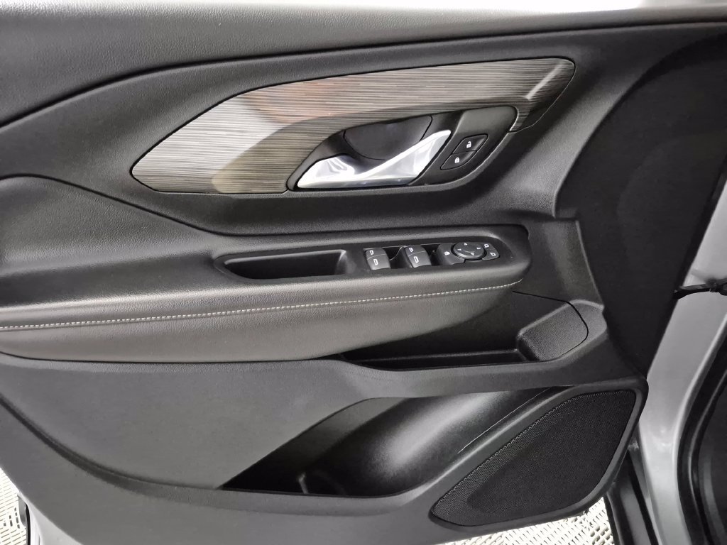Used 2023 GMC Terrain SLE w/ Elevation Edition FWD image 16